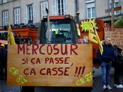 Agricultores franceses reanudaron sus protestas en contra del acuerdo Unión Europea-Mercosur