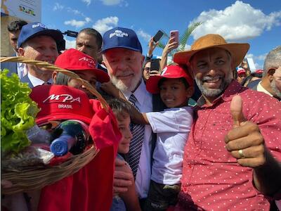 Lula con una familia campesina del MPA durante el lanzamiento del Plan Safra de Agricultura Familiar el pasado miércoles 3 de julio. Foto: Camila Borges