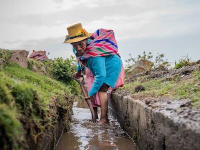 Los campesinos que cuidan los canales incas para que Lima beba incluso cuando hay sequía