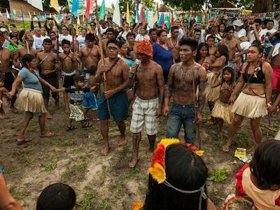 Indígenas Mundurukú de Brasil en defensa de millones de árboles